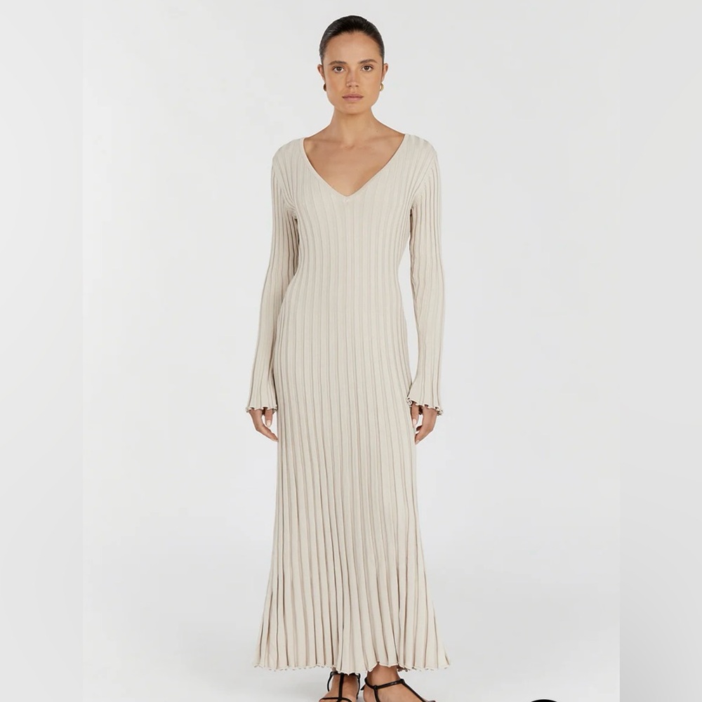 DISSH REIGN STONE SLEEVED KNIT DRESS. Size M